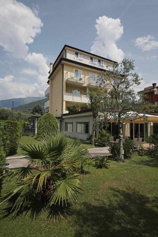 Hotel Villa Verde Torbole Sul Garda Exterior foto